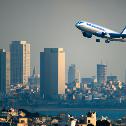 מטוס אל על ממריא על רקע קו הרקיע של תל אביב
